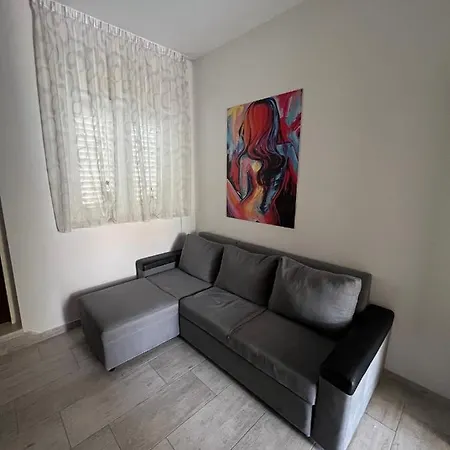 3m With Free Parking Apartment