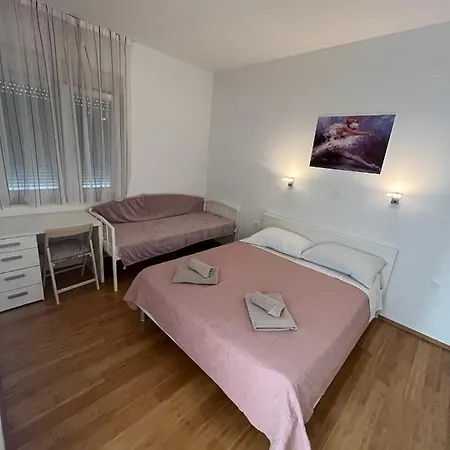 3m With Free Parking Apartment