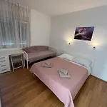 3m With Free Parking Apartman