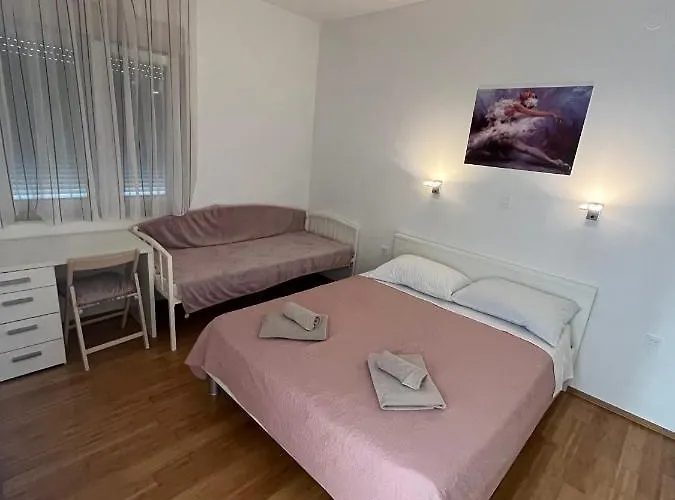 3m With Free Parking Apartment